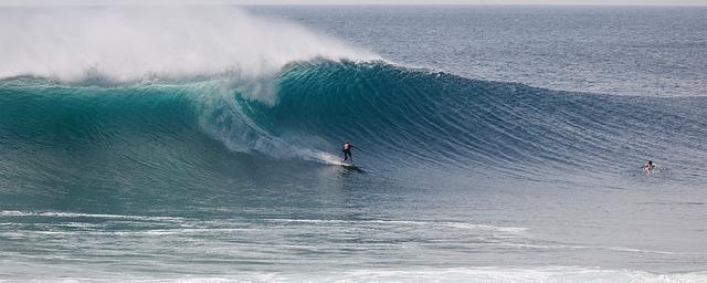 surfing, rogue wave, ombak tuju coast